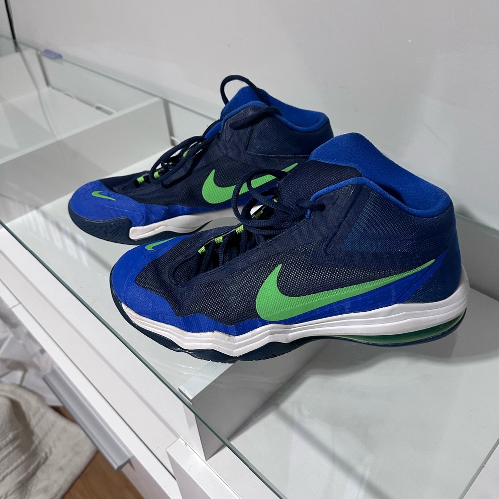 Selling my Nike sneakers - Picture 1 of 5